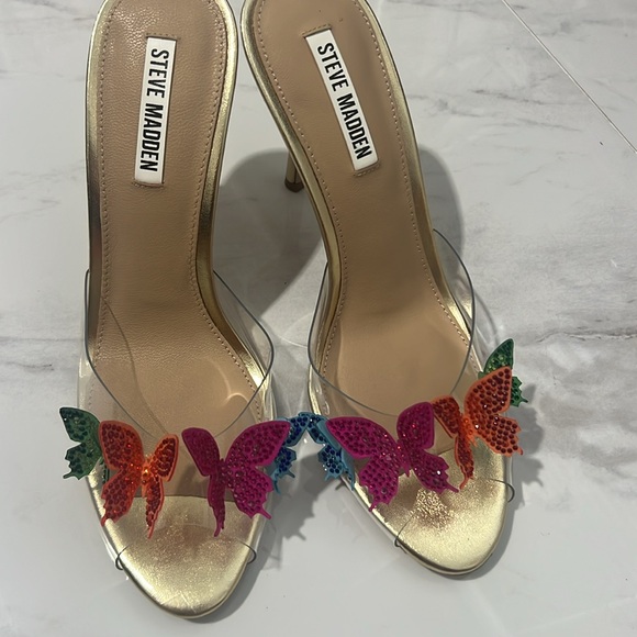 Steve Madden Gold and Green Heels with Butterfly - Picture 2 of 9